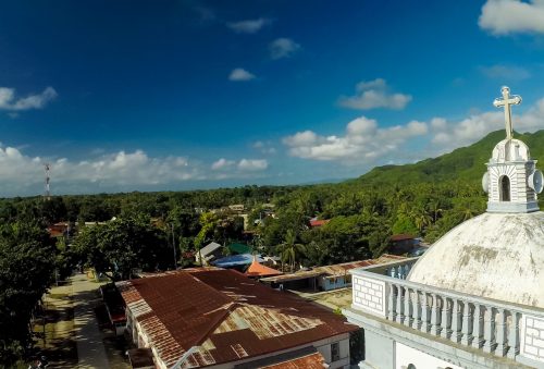 Bohol City ay isang hugis-itlog na Isla at isang tropikal na likas na kagandahan.