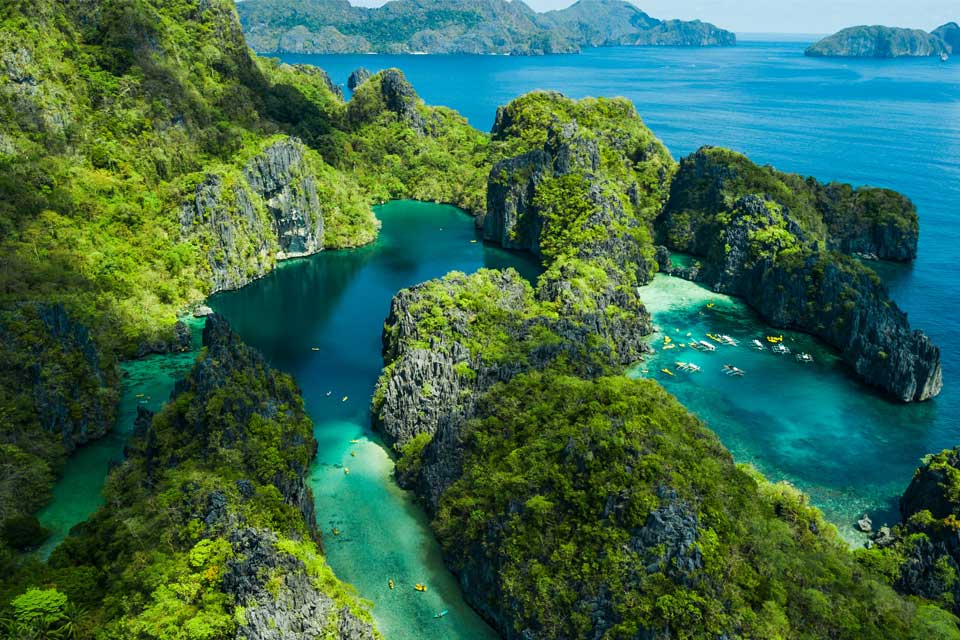 Ang Miniloc Island ay may mababaw at malalim na lagoon